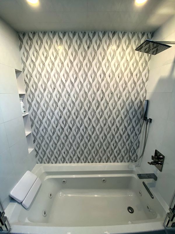 Soaking tub with diamond pattern tile wall