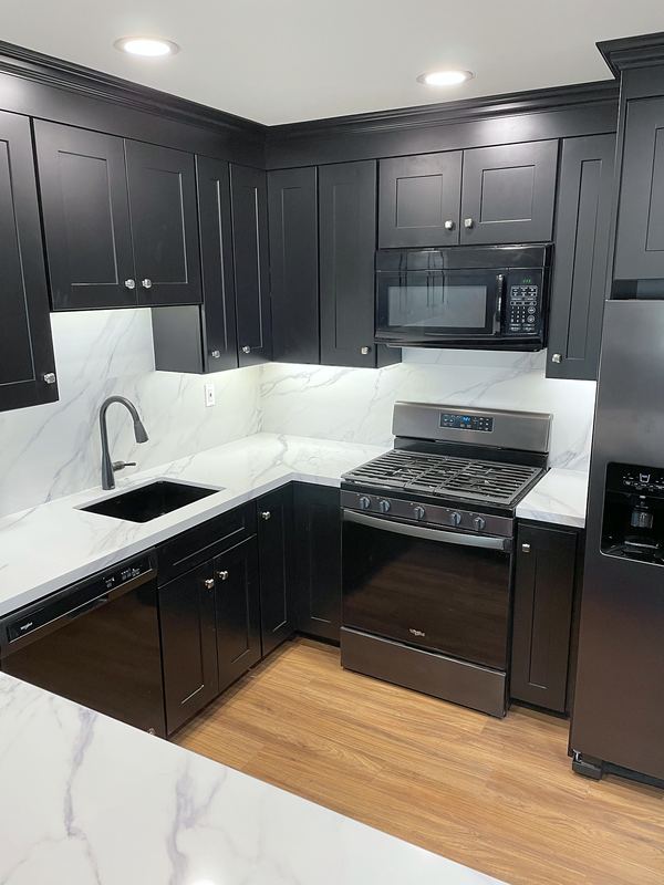 Black shaker kitchen with marble-look quartz
